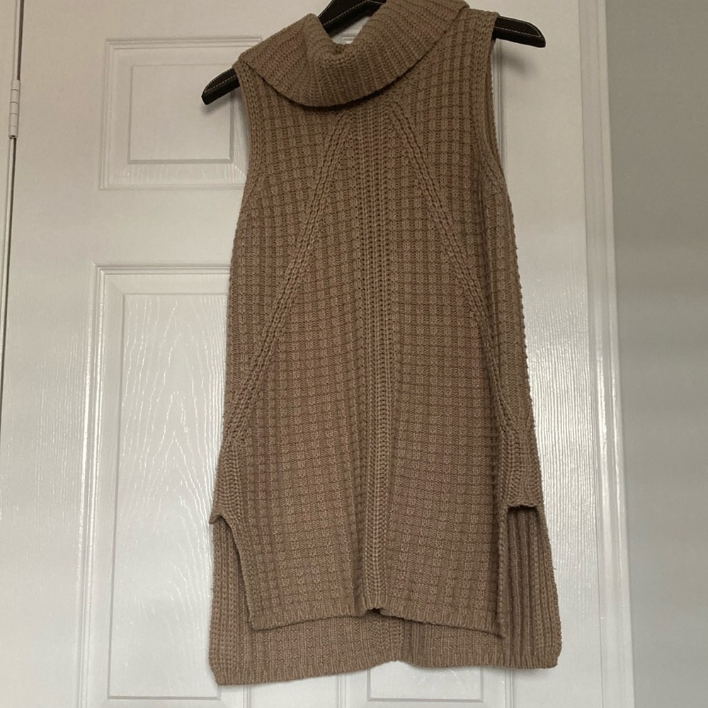 Banana Republic size medium long top with slits good condition